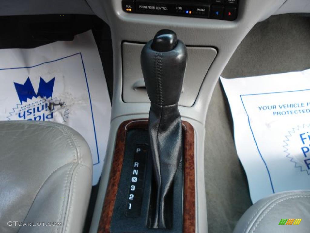 2002 Regal LS - Midnight Blue Pearl / Medium Gray photo #23