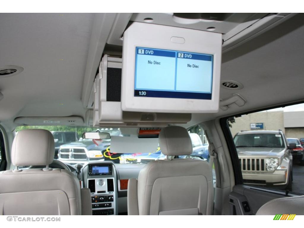 2008 Town & Country Touring Signature Series - Modern Blue Pearlcoat / Medium Slate Gray/Light Shale photo #18