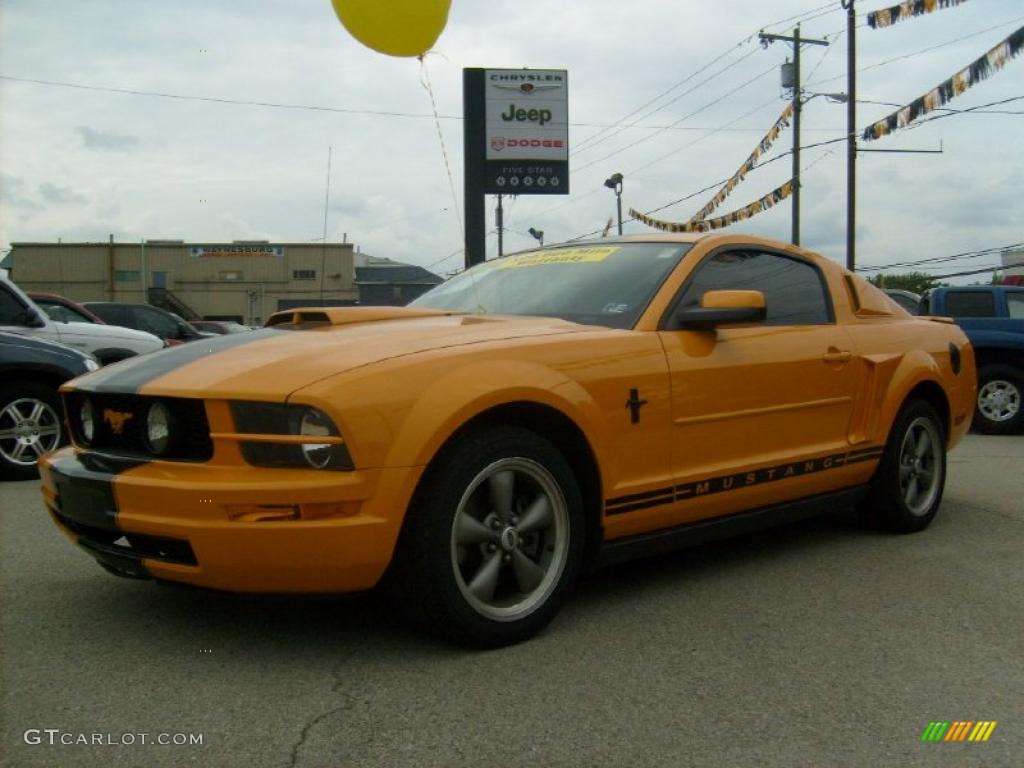 2007 Mustang V6 Deluxe Coupe - Grabber Orange / Dark Charcoal photo #1