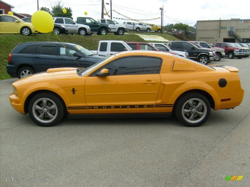 2007 Mustang V6 Deluxe Coupe - Grabber Orange / Dark Charcoal photo #2