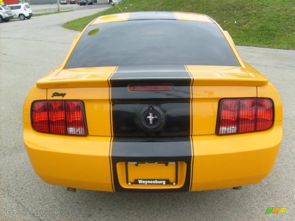 2007 Mustang V6 Deluxe Coupe - Grabber Orange / Dark Charcoal photo #4