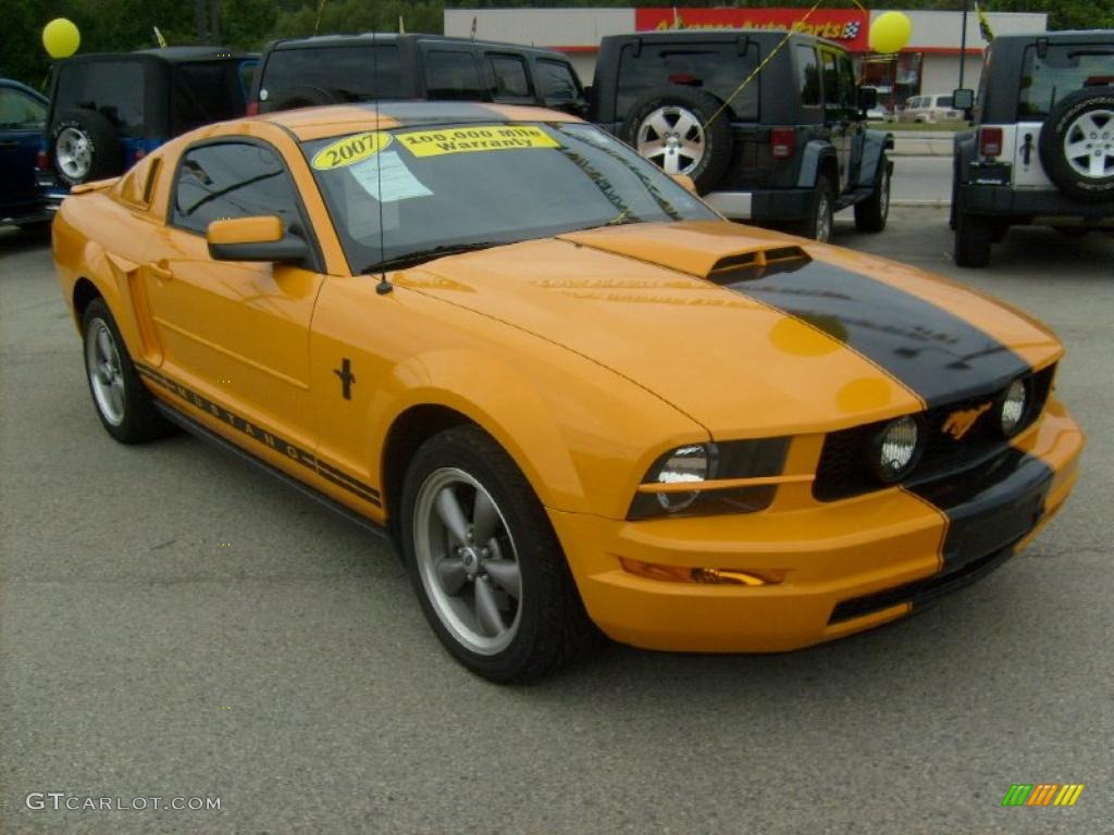 2007 Mustang V6 Deluxe Coupe - Grabber Orange / Dark Charcoal photo #7