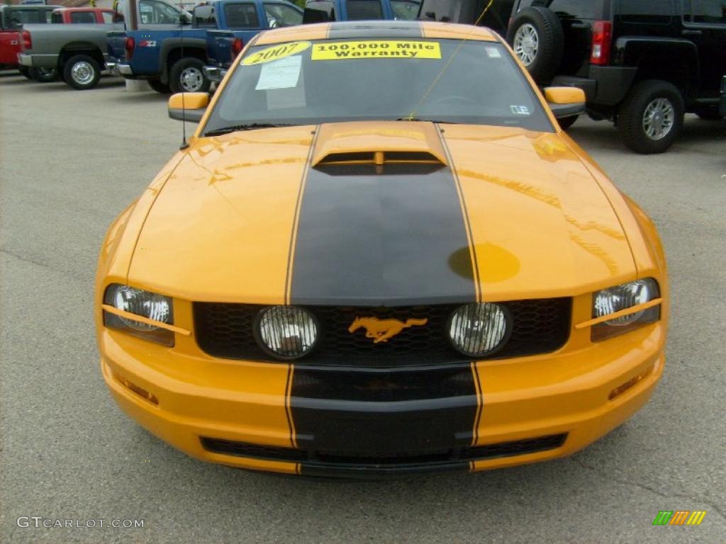 2007 Mustang V6 Deluxe Coupe - Grabber Orange / Dark Charcoal photo #8