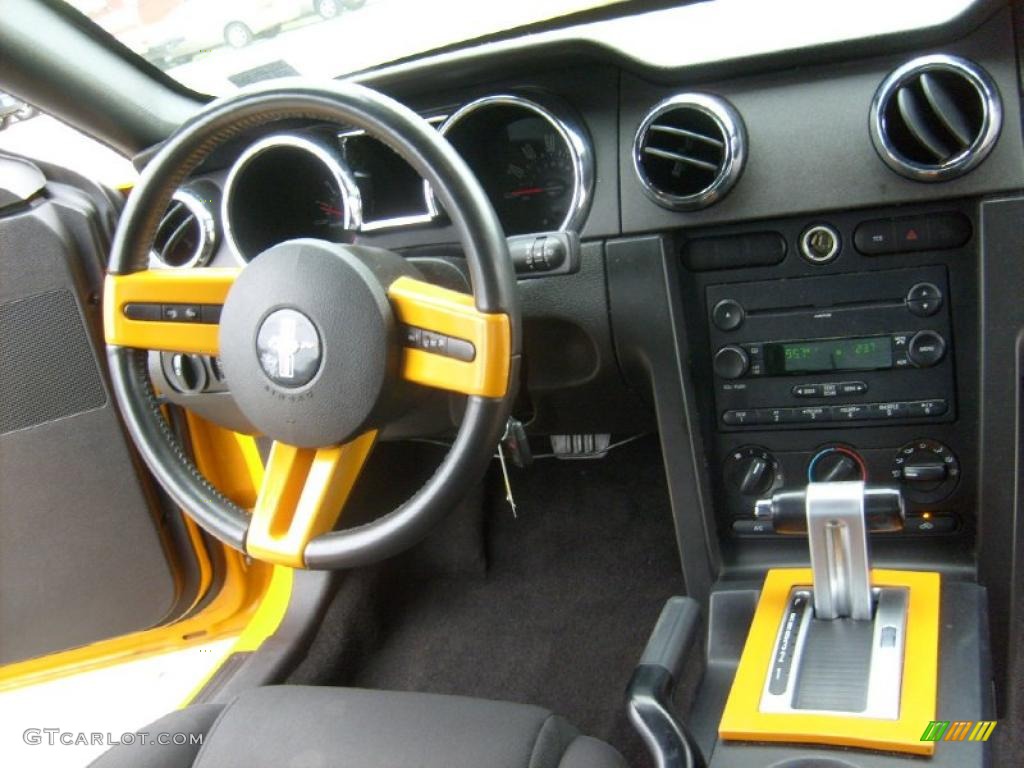 2007 Mustang V6 Deluxe Coupe - Grabber Orange / Dark Charcoal photo #14