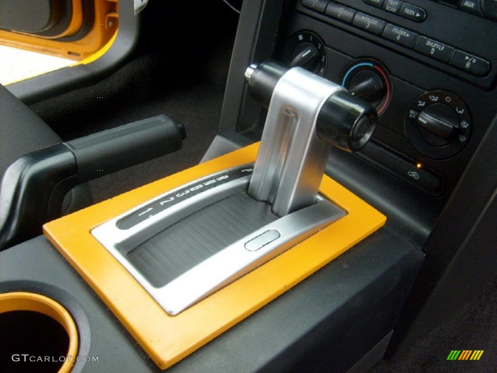 2007 Mustang V6 Deluxe Coupe - Grabber Orange / Dark Charcoal photo #19