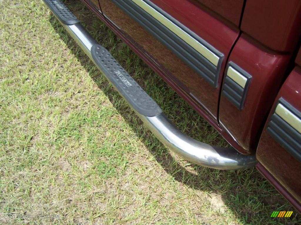 2002 Silverado 2500 LS Extended Cab 4x4 - Dark Carmine Red Metallic / Graphite photo #11