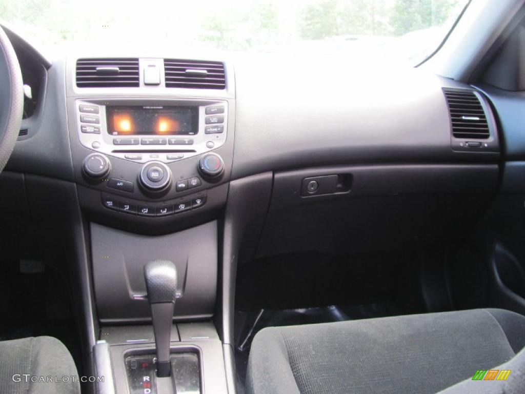 2007 Accord LX V6 Sedan - Alabaster Silver Metallic / Black photo #21