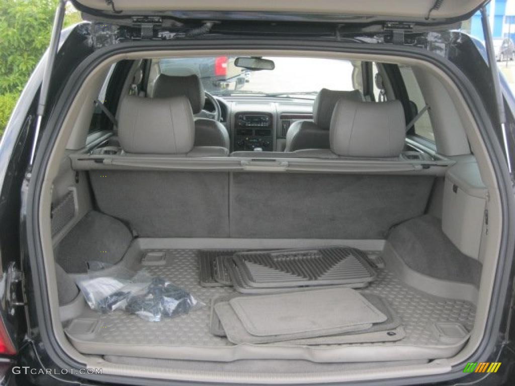 2004 Grand Cherokee Limited 4x4 - Brillant Black Crystal Pearl / Taupe photo #10