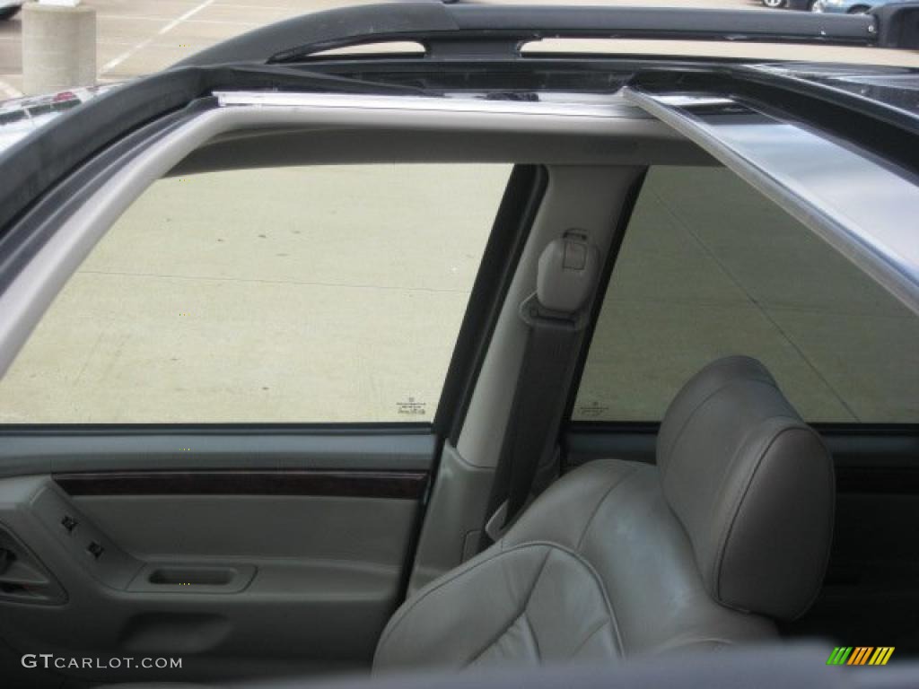 2004 Grand Cherokee Limited 4x4 - Brillant Black Crystal Pearl / Taupe photo #11