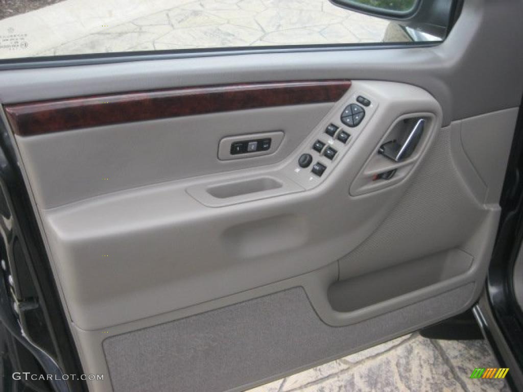 2004 Grand Cherokee Limited 4x4 - Brillant Black Crystal Pearl / Taupe photo #12