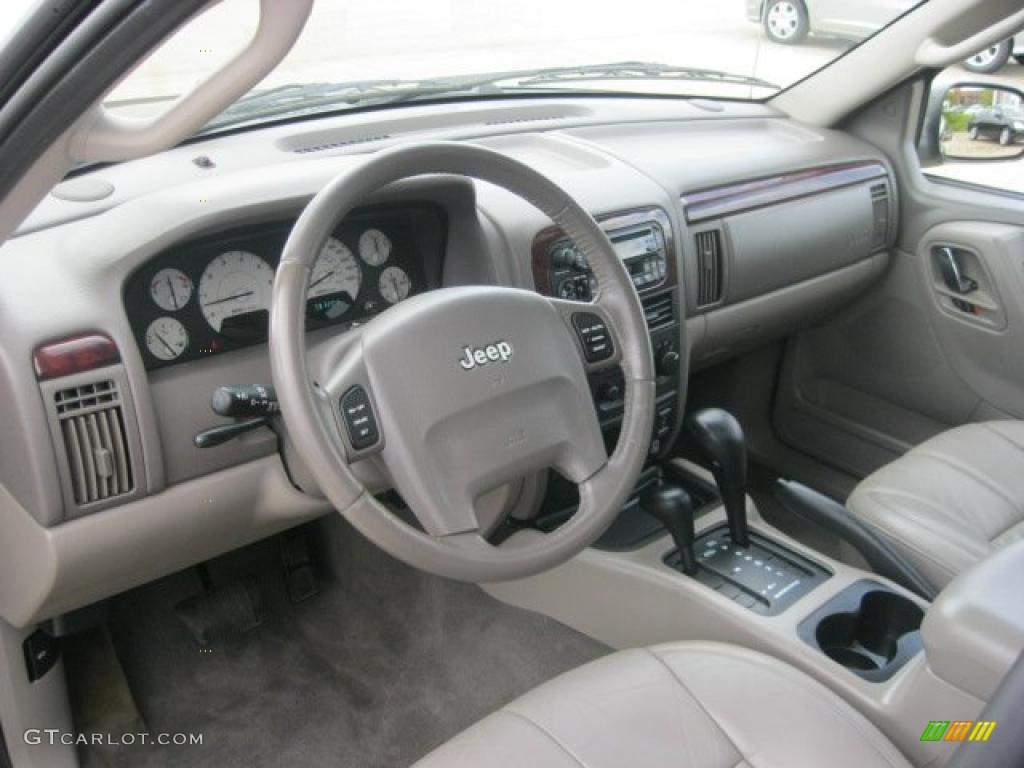 2004 Grand Cherokee Limited 4x4 - Brillant Black Crystal Pearl / Taupe photo #14