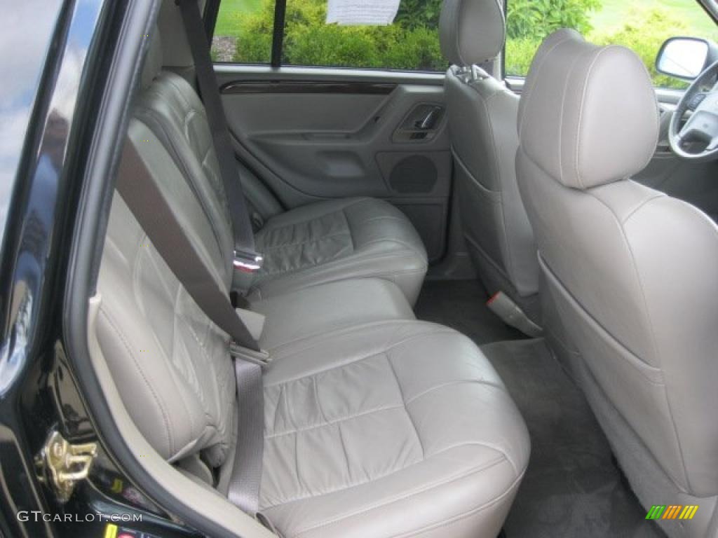 2004 Grand Cherokee Limited 4x4 - Brillant Black Crystal Pearl / Taupe photo #22