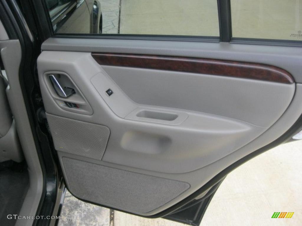 2004 Grand Cherokee Limited 4x4 - Brillant Black Crystal Pearl / Taupe photo #23