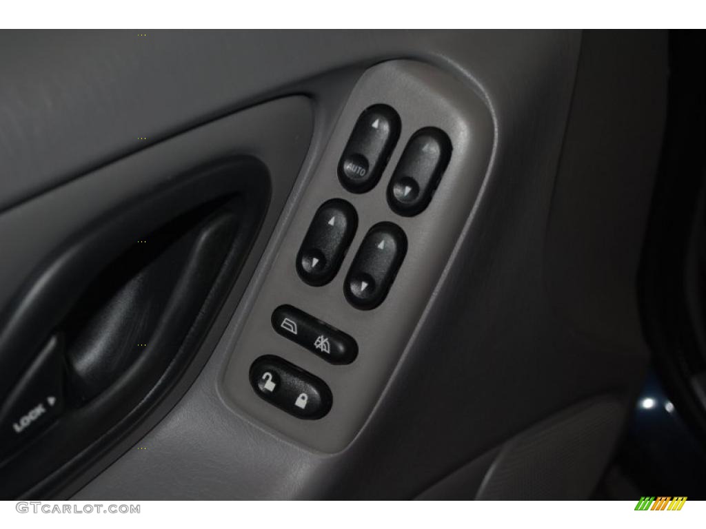 2002 Escape XLT V6 - True Blue Metallic / Medium Graphite photo #45