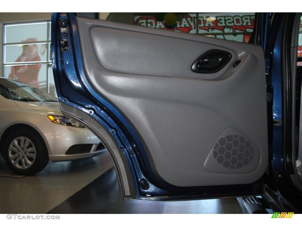 2002 Escape XLT V6 - True Blue Metallic / Medium Graphite photo #46