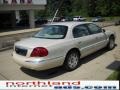 2002 Ivory Parchment Tri-Coat Lincoln Continental   photo #2