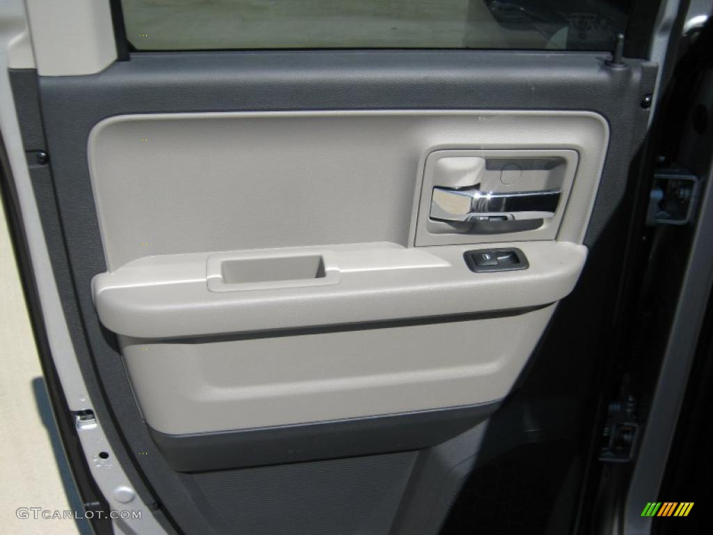 2011 Ram 1500 Lone Star Quad Cab 4x4 - Bright Silver Metallic / Dark Slate Gray/Medium Graystone photo #16
