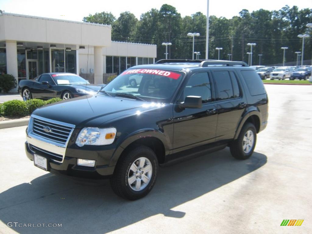 2010 Explorer XLT - White Suede / Black photo #1