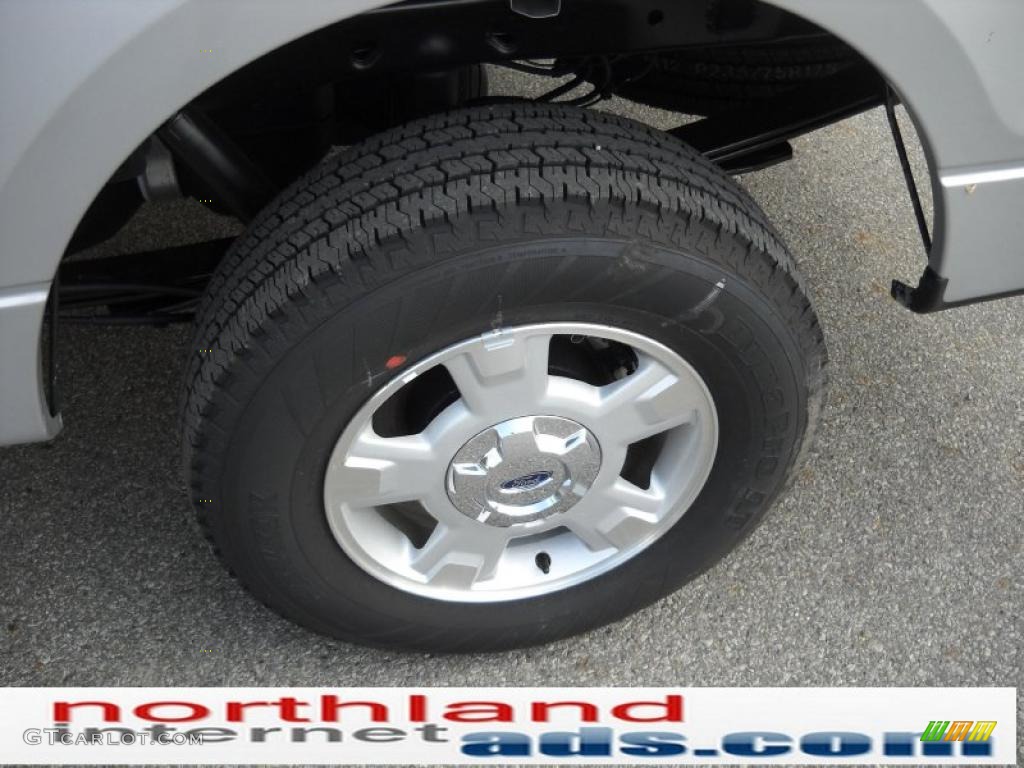 2010 F150 XLT SuperCab 4x4 - Ingot Silver Metallic / Medium Stone photo #16