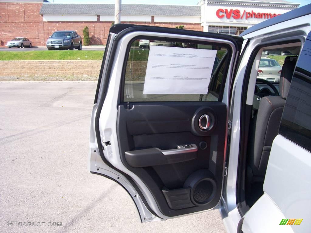 2009 Nitro R/T 4x4 - Bright Silver Metallic / Dark Slate Gray photo #17