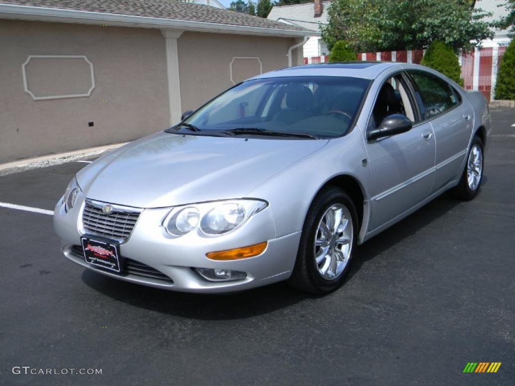 2004 300 M Sedan - Bright Silver Metallic / Dark Slate Gray photo #1