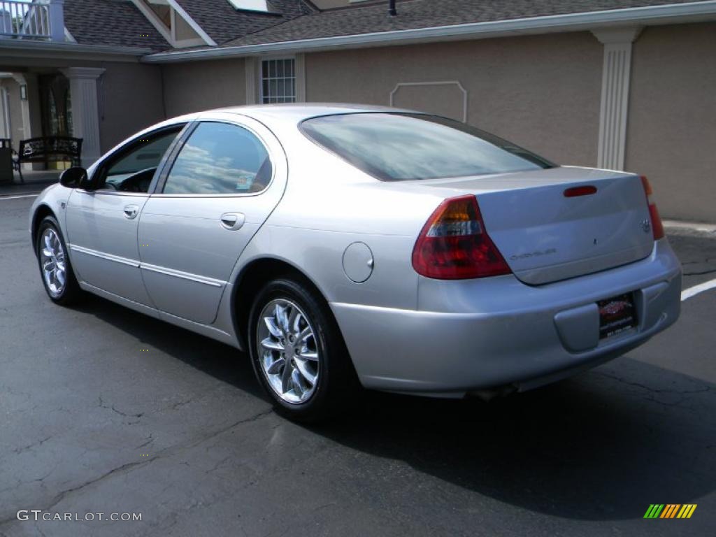 2004 300 M Sedan - Bright Silver Metallic / Dark Slate Gray photo #4