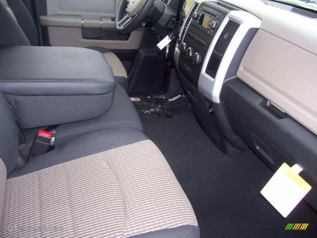 2009 Ram 1500 SLT Quad Cab 4x4 - Brilliant Black Crystal Pearl / Dark Slate/Medium Graystone photo #22