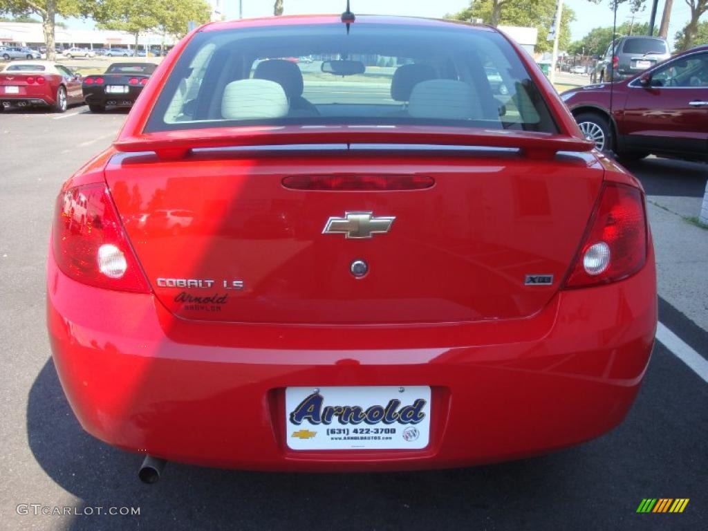 2009 Cobalt LS XFE Sedan - Victory Red / Gray photo #6