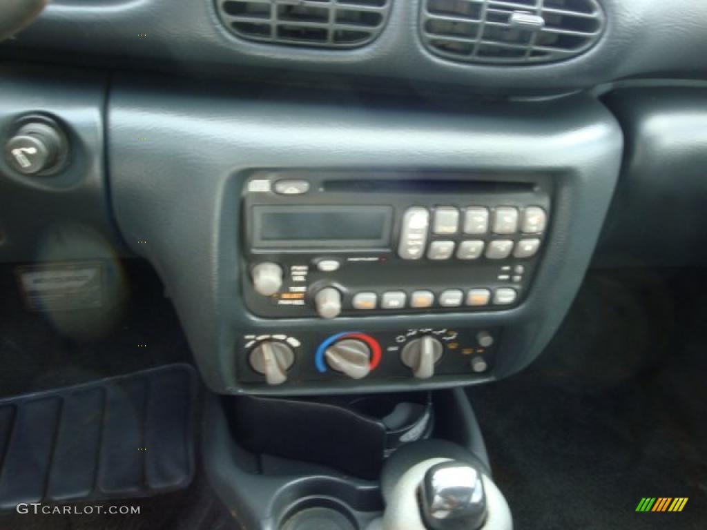 2002 Sunfire SE Coupe - Indigo Blue Metallic / Graphite photo #13