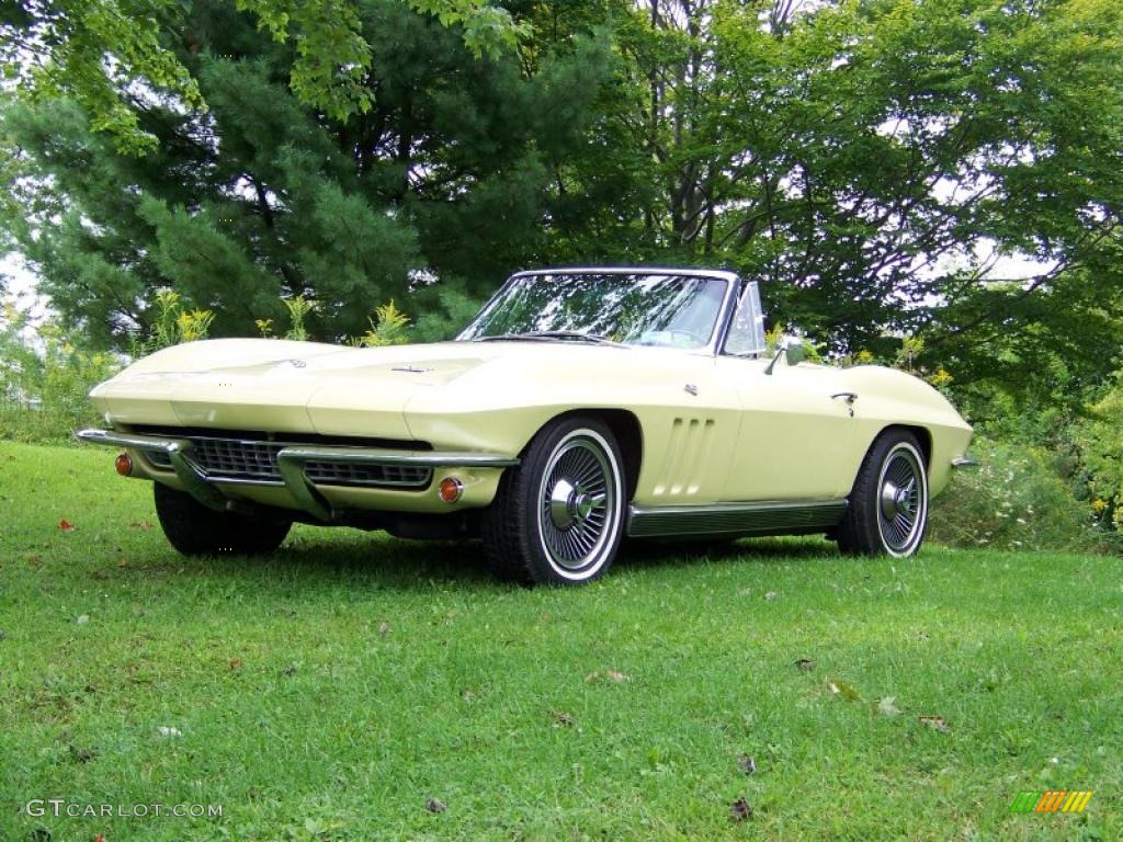 Sunfire Yellow Chevrolet Corvette