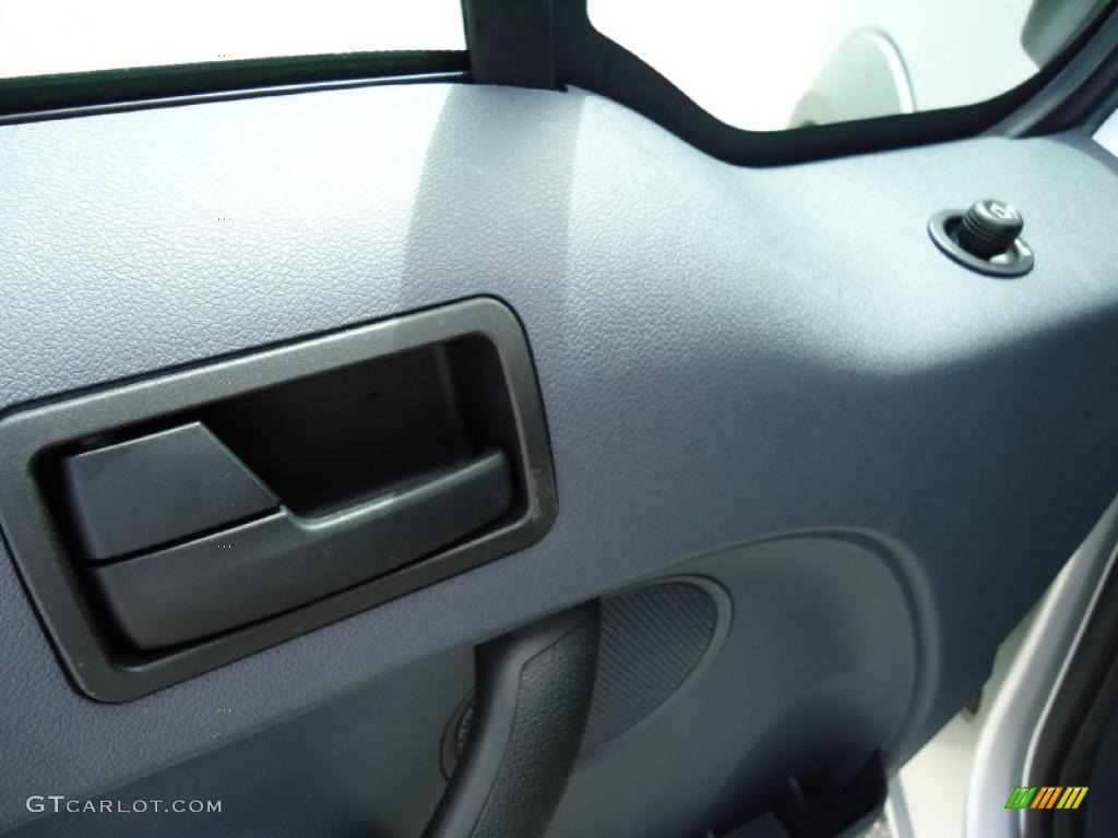 2010 Transit Connect XLT Passenger Wagon - Silver Metallic / Dark Gray photo #31