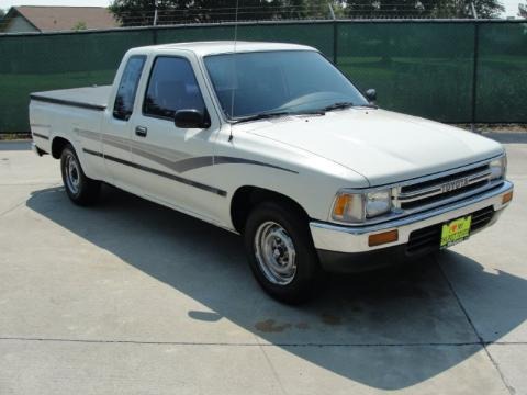 1990 Toyota Pickup Deluxe Extended Cab Data, Info and Specs