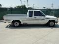 White - Pickup Deluxe Extended Cab Photo No. 2