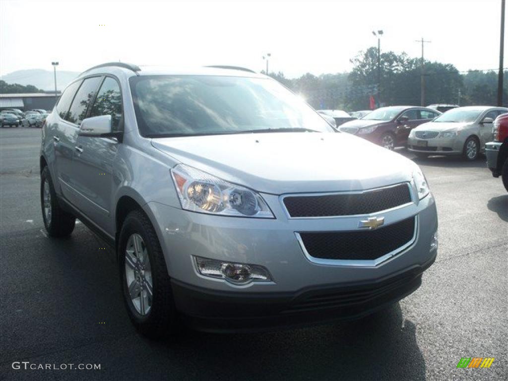 2011 Traverse LT AWD - Silver Ice Metallic / Dark Gray/Light Gray photo #4