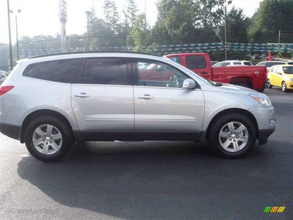 2011 Traverse LT AWD - Silver Ice Metallic / Dark Gray/Light Gray photo #5