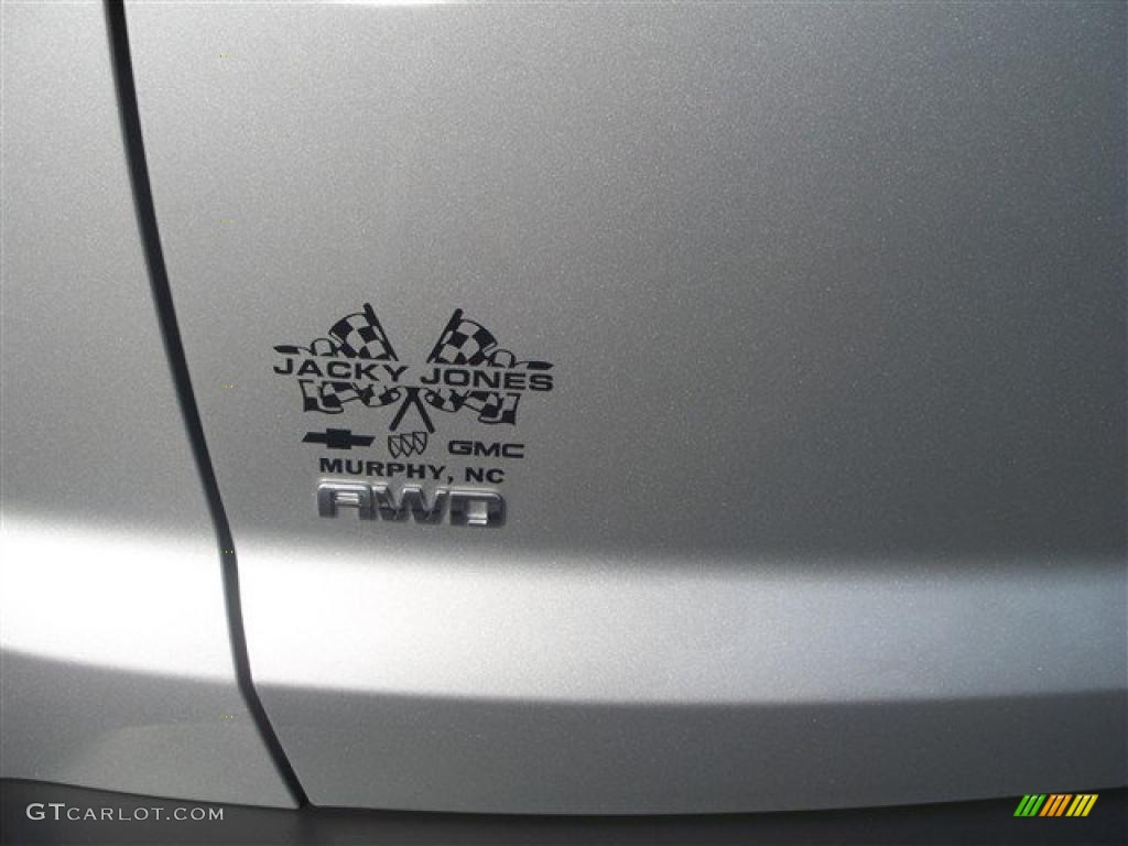 2011 Traverse LT AWD - Silver Ice Metallic / Dark Gray/Light Gray photo #8