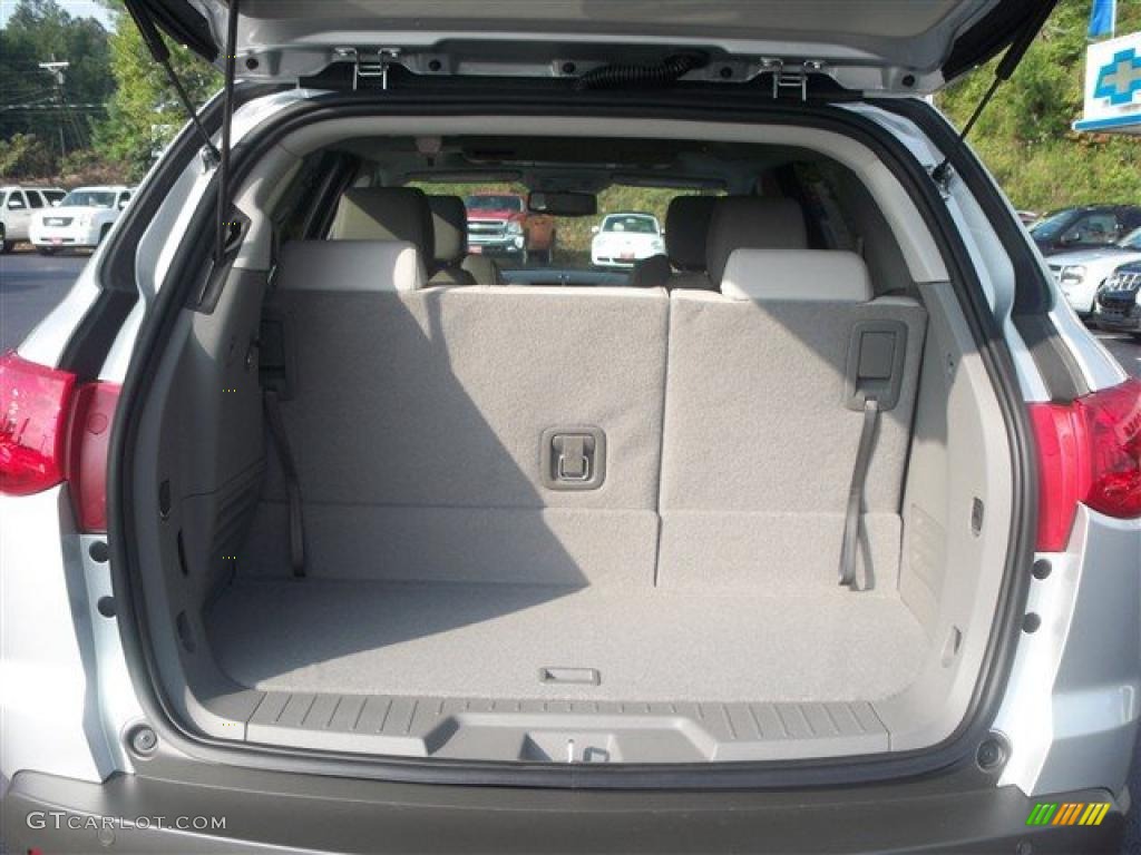 2011 Traverse LT AWD - Silver Ice Metallic / Dark Gray/Light Gray photo #9