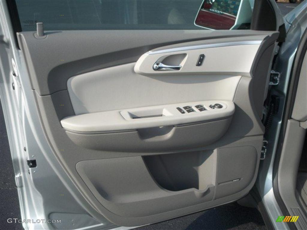 2011 Traverse LT AWD - Silver Ice Metallic / Dark Gray/Light Gray photo #11
