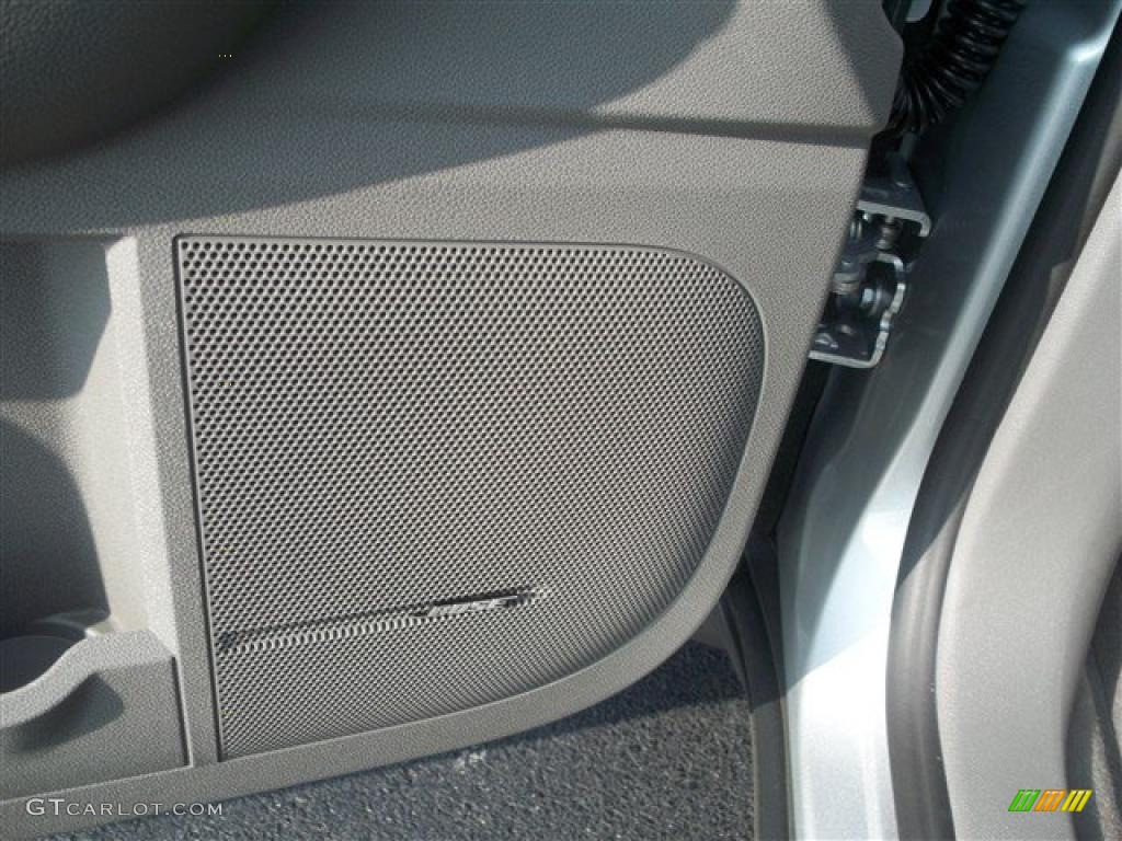 2011 Traverse LT AWD - Silver Ice Metallic / Dark Gray/Light Gray photo #12