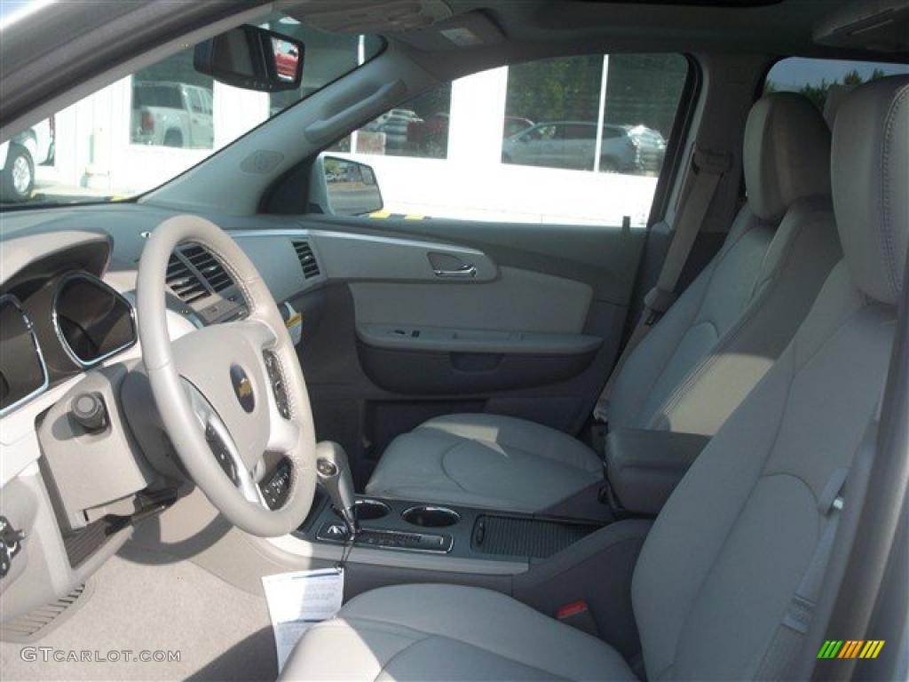 2011 Traverse LT AWD - Silver Ice Metallic / Dark Gray/Light Gray photo #13