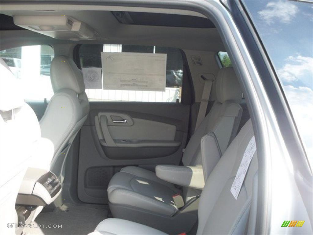 2011 Traverse LT AWD - Silver Ice Metallic / Dark Gray/Light Gray photo #15