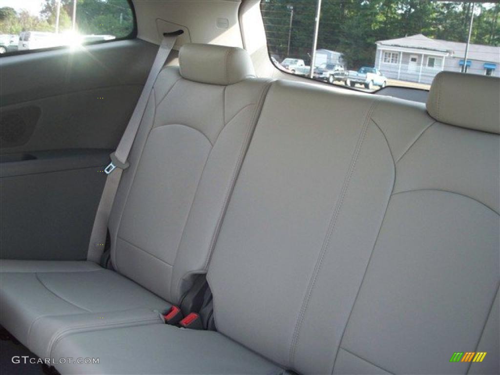 2011 Traverse LT AWD - Silver Ice Metallic / Dark Gray/Light Gray photo #16