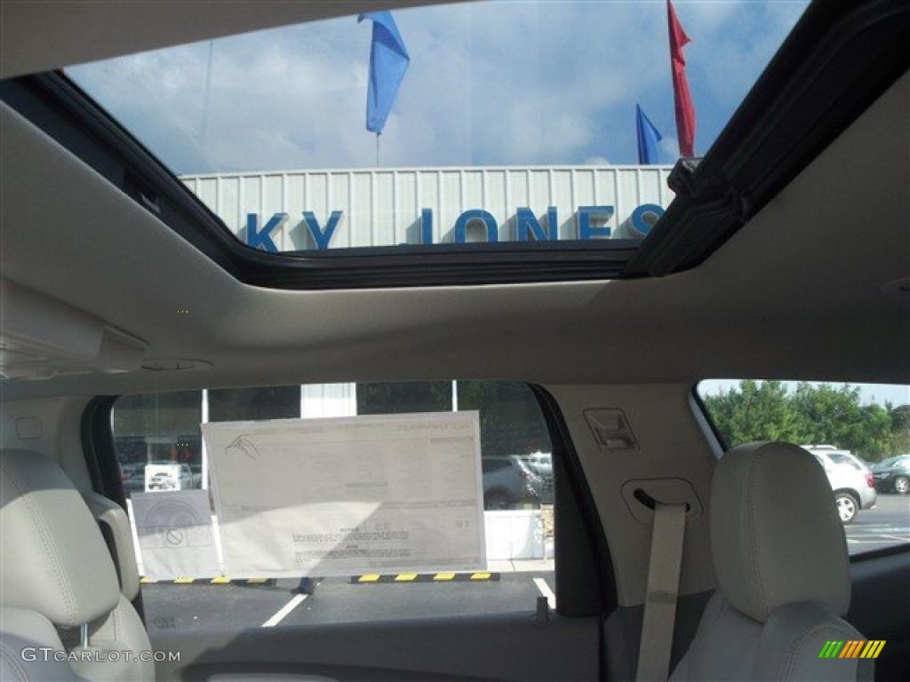 2011 Traverse LT AWD - Silver Ice Metallic / Dark Gray/Light Gray photo #17