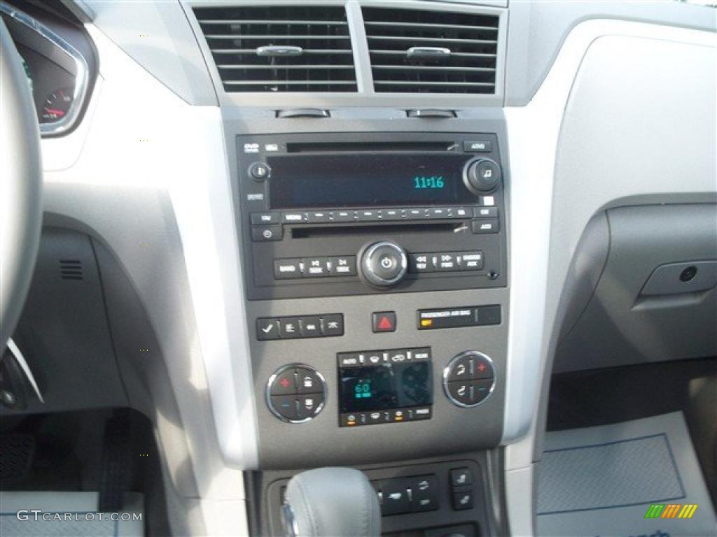 2011 Traverse LT AWD - Silver Ice Metallic / Dark Gray/Light Gray photo #25