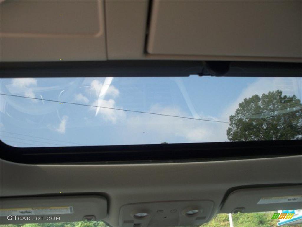 2011 Traverse LT AWD - Silver Ice Metallic / Dark Gray/Light Gray photo #29