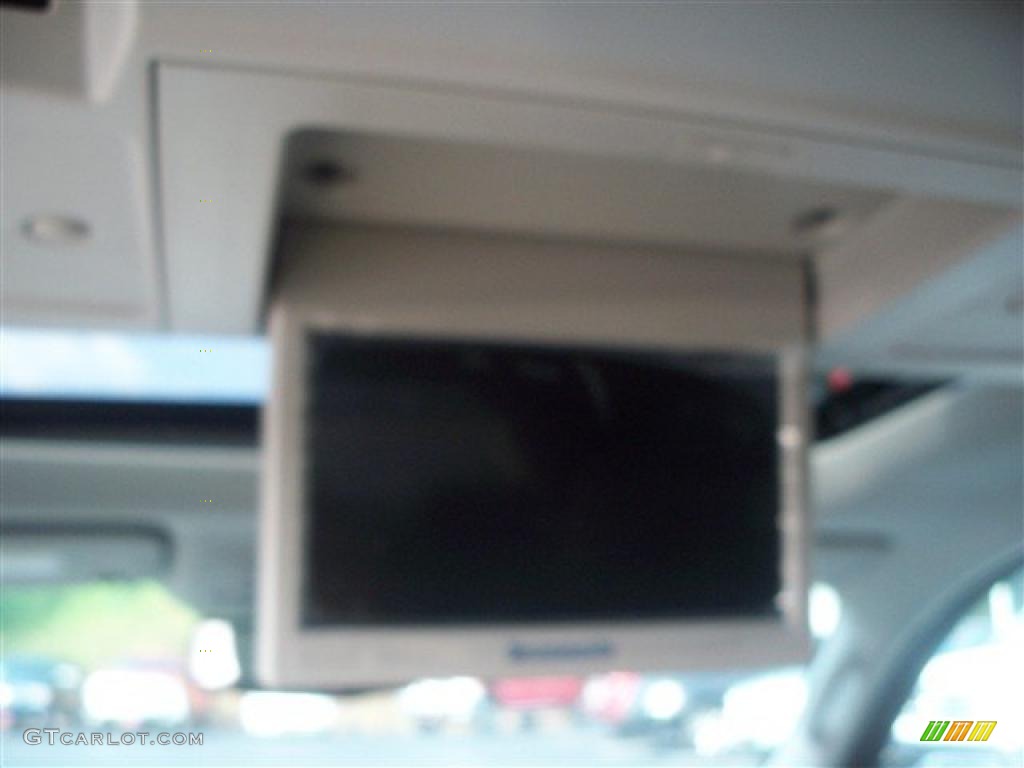 2011 Traverse LT AWD - Silver Ice Metallic / Dark Gray/Light Gray photo #30