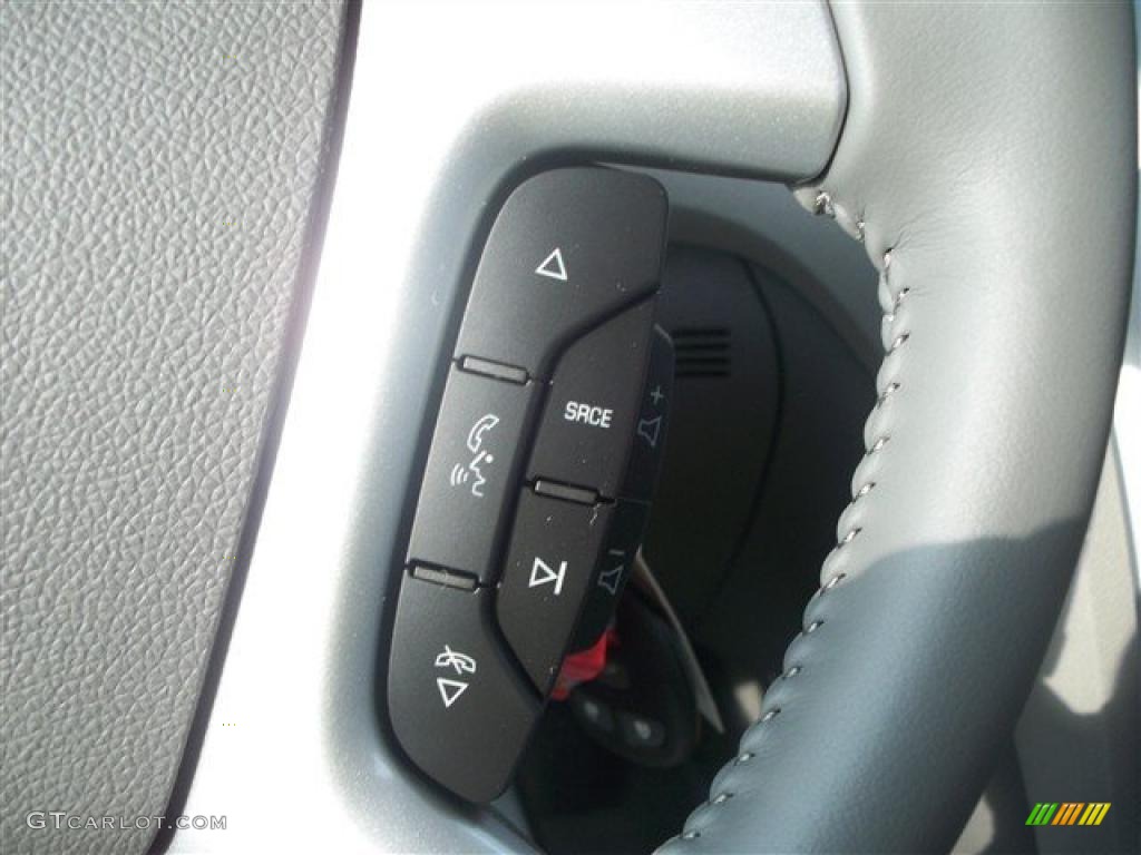 2011 Traverse LT AWD - Silver Ice Metallic / Dark Gray/Light Gray photo #33