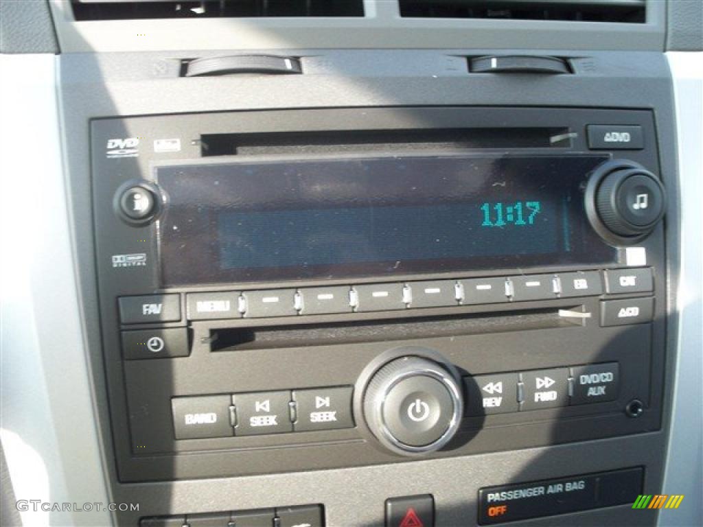 2011 Traverse LT AWD - Silver Ice Metallic / Dark Gray/Light Gray photo #34