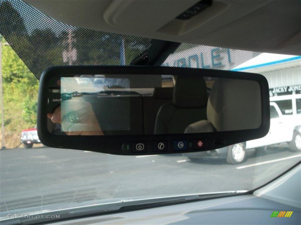 2011 Traverse LT AWD - Silver Ice Metallic / Dark Gray/Light Gray photo #37