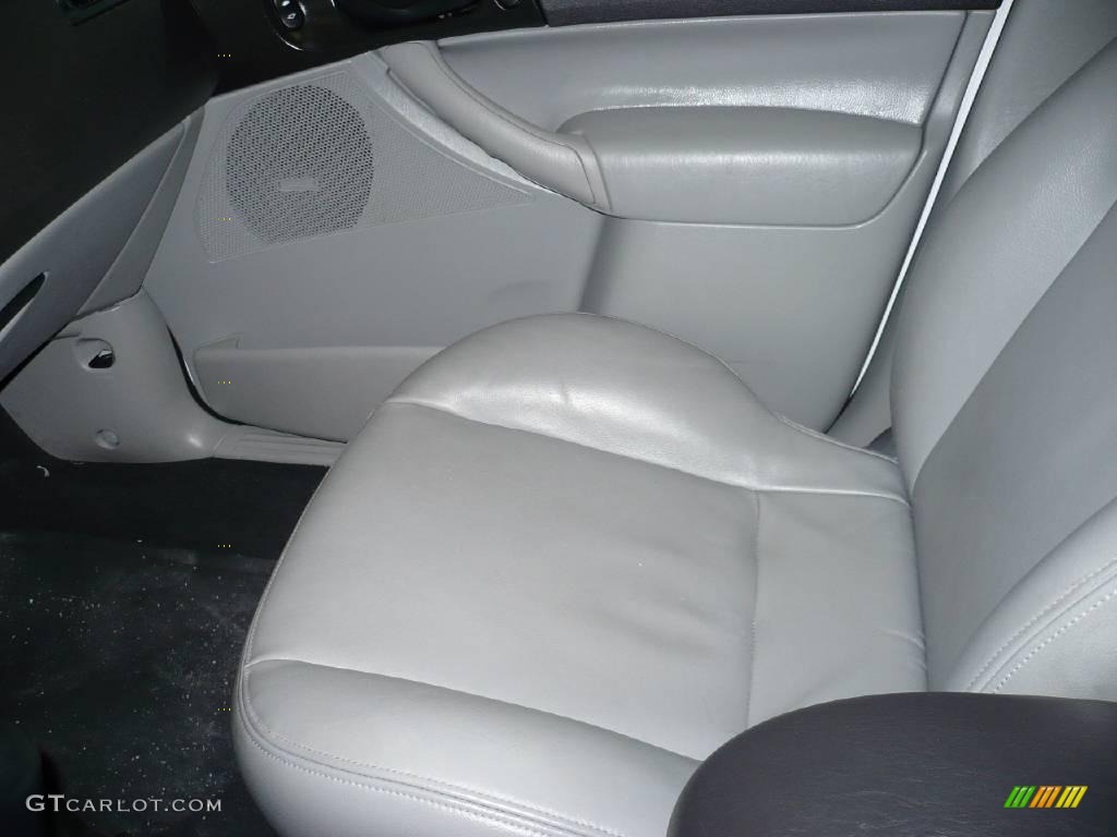 2005 Focus ZX5 SES Hatchback - Cloud 9 White / Charcoal/Charcoal photo #12